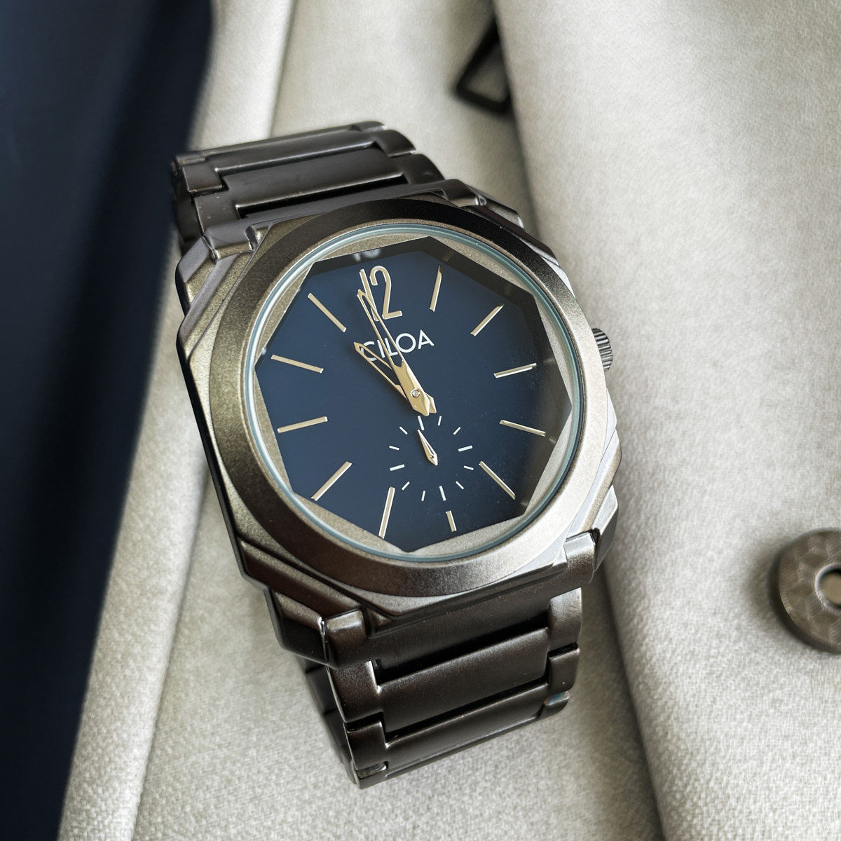 Square-shaped high-end mechanical sports watch