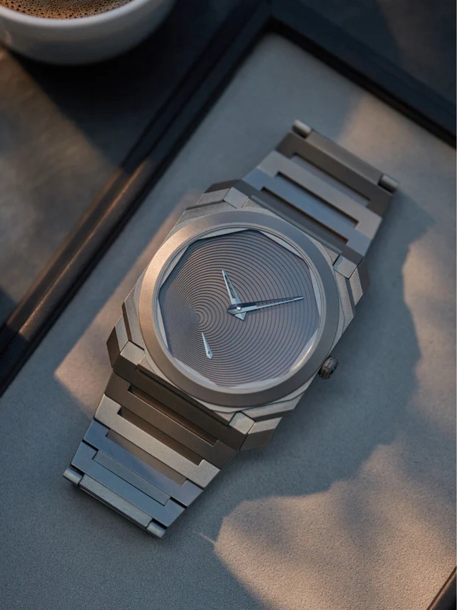 Square-shaped high-end mechanical sports watch