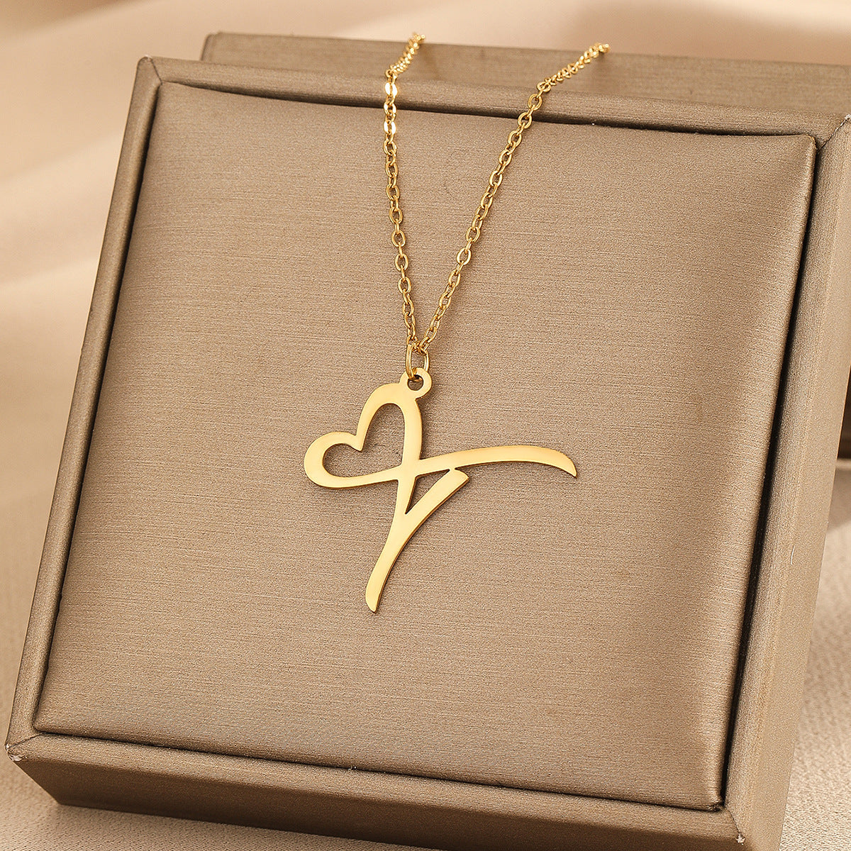 Heart of love 26 letter necklace