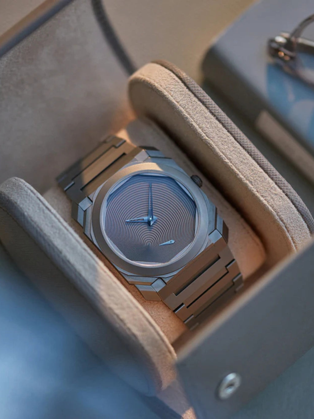 Square-shaped high-end mechanical sports watch