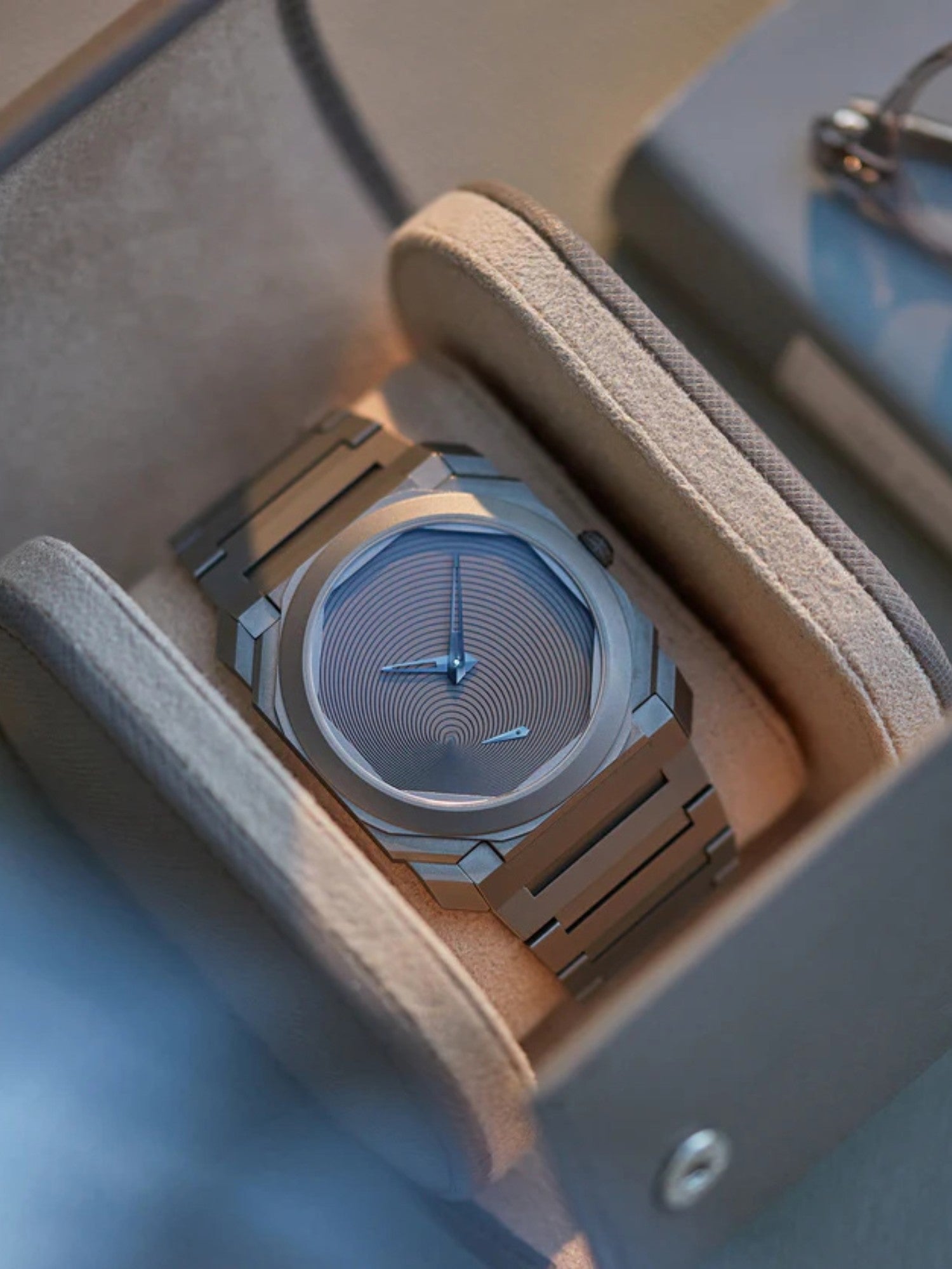 Square-shaped high-end mechanical sports watch